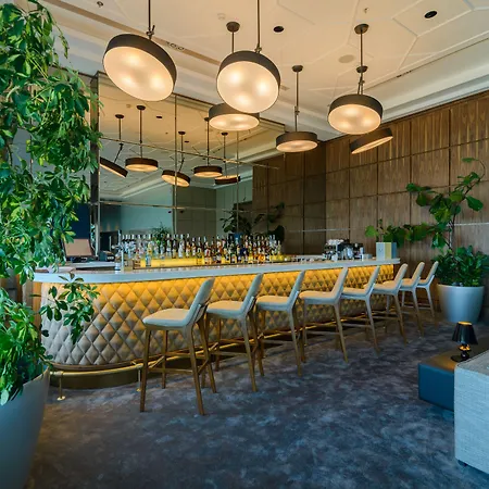 Szálloda International Casino & Tower 5*