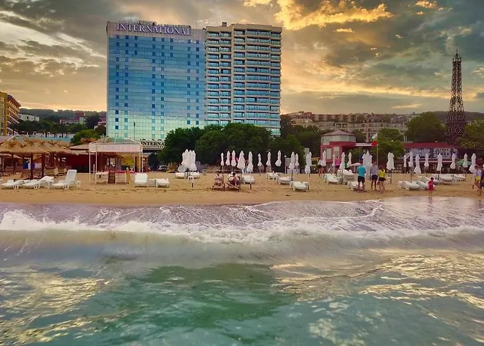 International Casino & Tower 5* Aranyhomok