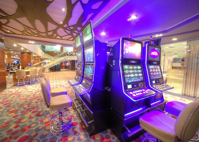 ホテル International Casino & Tower 5*