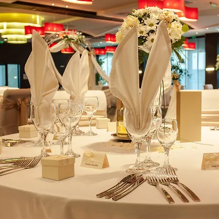 Hotel International Casino & Tower 5*