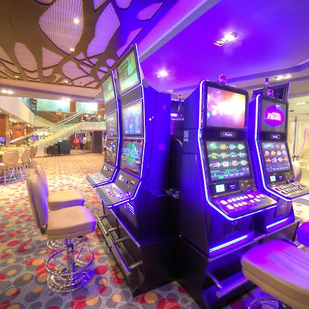Хотел International Casino & Tower 5*
