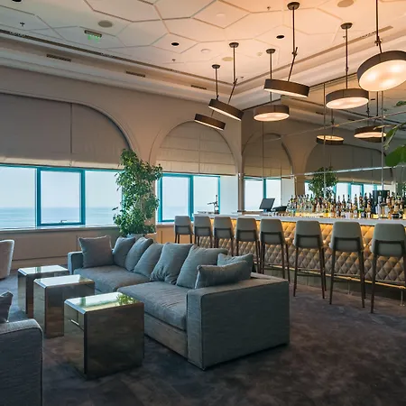 Хотел International Casino & Tower