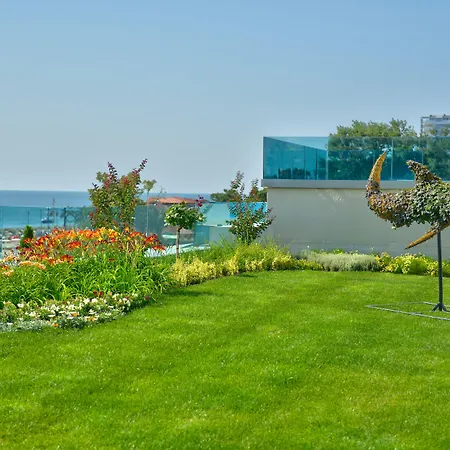 Хотел International Casino & Tower