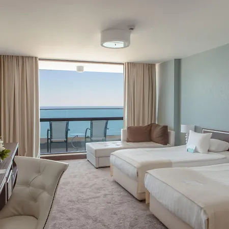 Хотел International Casino & Tower 5*