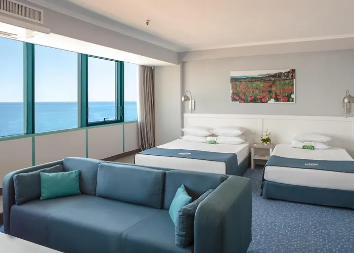 International Casino & Tower 5* גולדן סנדס