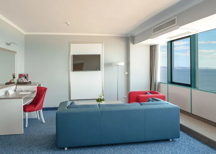 Hotel International Casino & Tower 5*