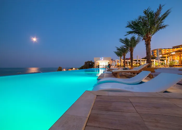 International Casino & Tower מלון