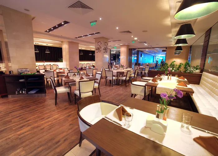 International Casino & Tower מלון