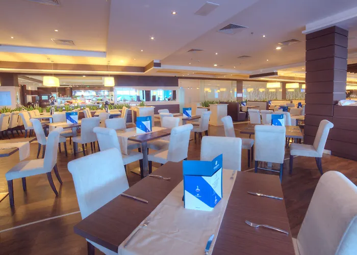 International Casino & Tower מלון