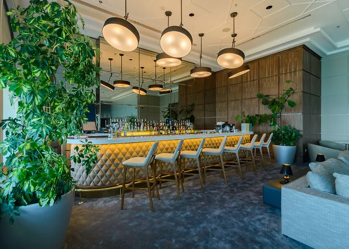 מלון International Casino & Tower 5*