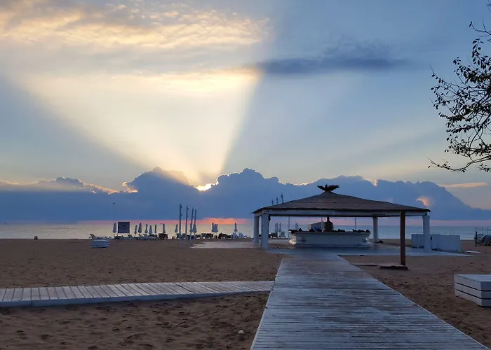 International Casino & Tower גולדן סנדס